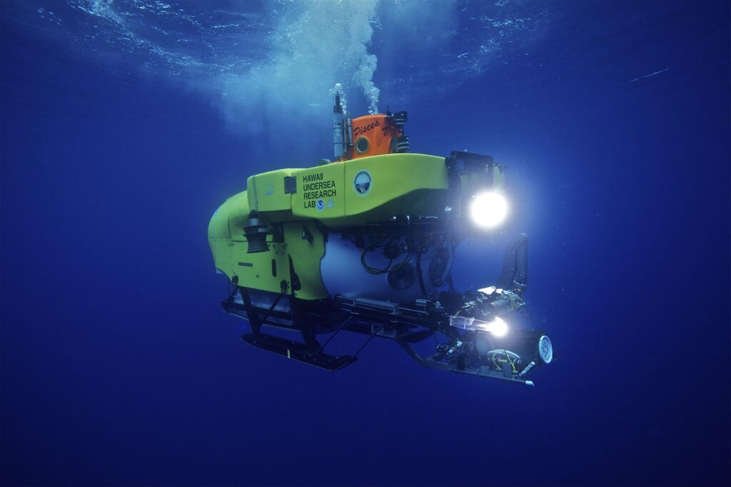 UH donates historic Pisces V submersible to Bishop Museum
